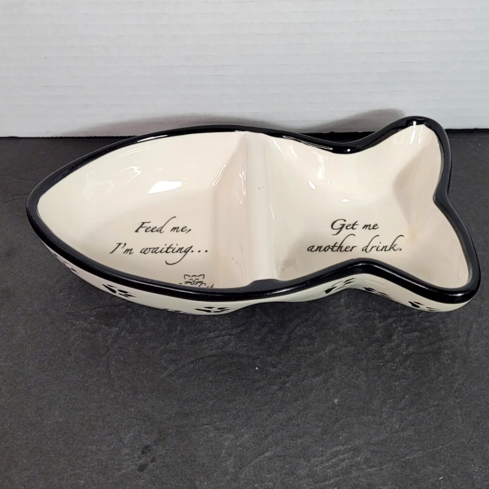Sassy Cat Divided Pet Dish Fish Shaped NWOT